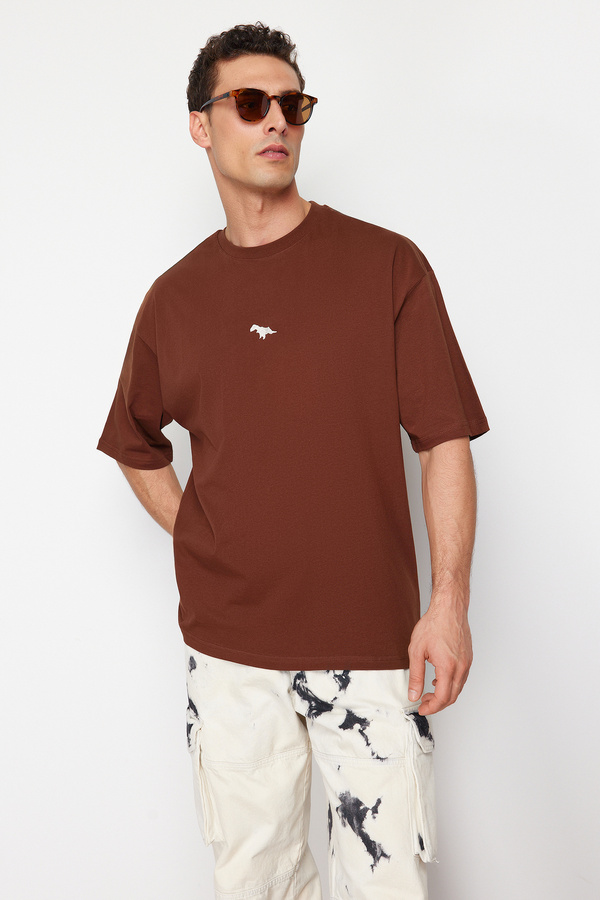 Trendyol Collection-Vyšívané hnědé oversize tričko s dinosaurem – TMNSS23TS00243 1
