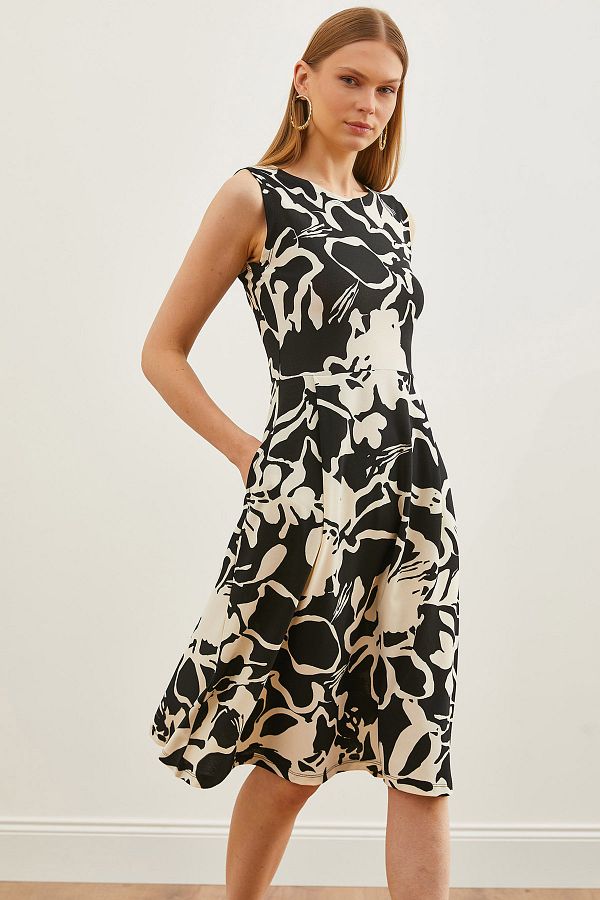 Olalook-Weißes, schwarzes Kleid mit ausgestelltem Bein und Taschen für Damen ELB-19000480 1