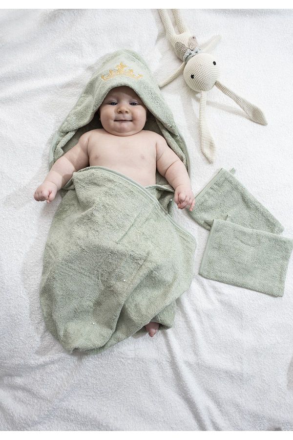 Towel swaddle baby hotsell