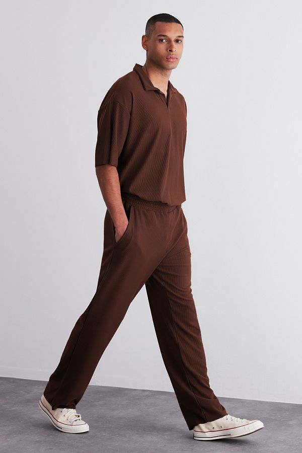 Trendyol Collection-Limited Edition braune, knitterfreie Jogginghose mit weitem Bein – verstecktes Kordel, einteilig TMNSS23EA00013 1