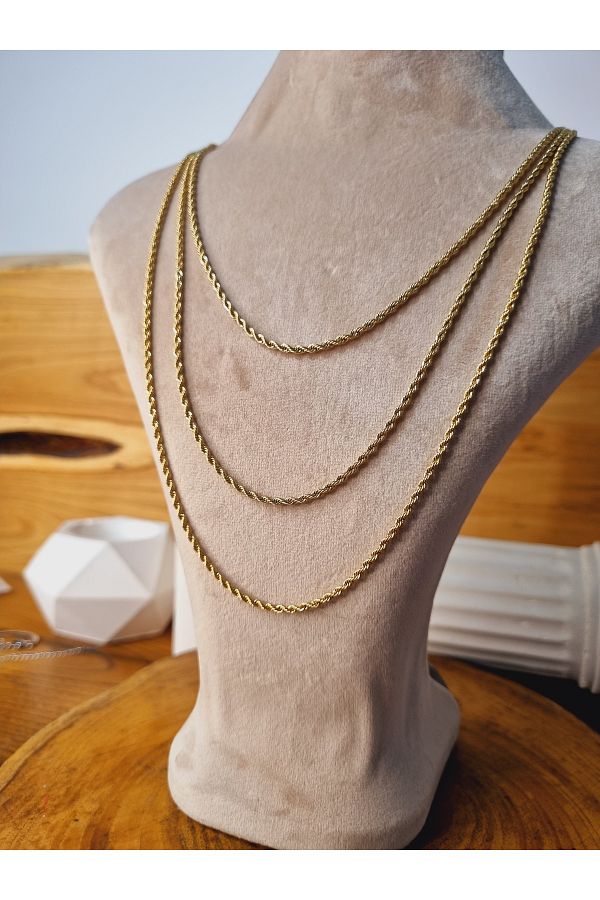 Different designs of necklace store