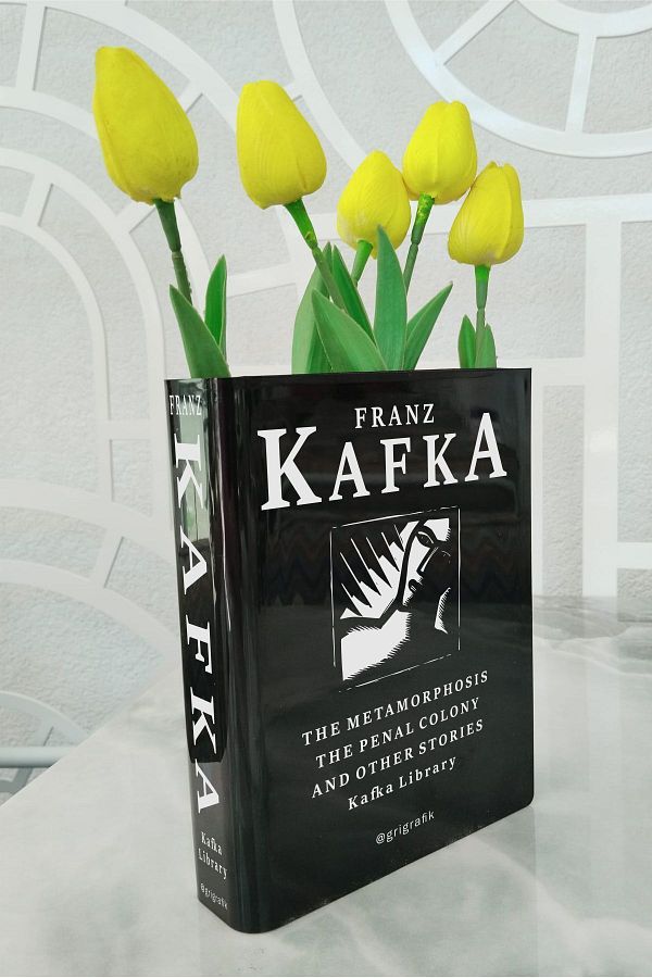 Gri Grafik Design Workshop-Franz Kafka Black Book Vase - World Classics Collection 1