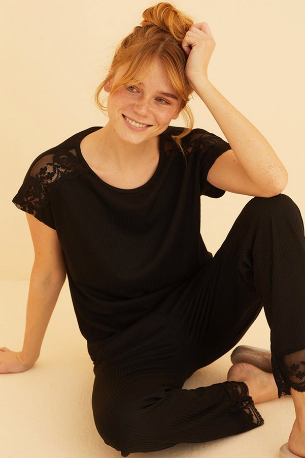 Siyah İnci Black Lace Detailed Soft Touch Slim Knitted Pajamas Set
