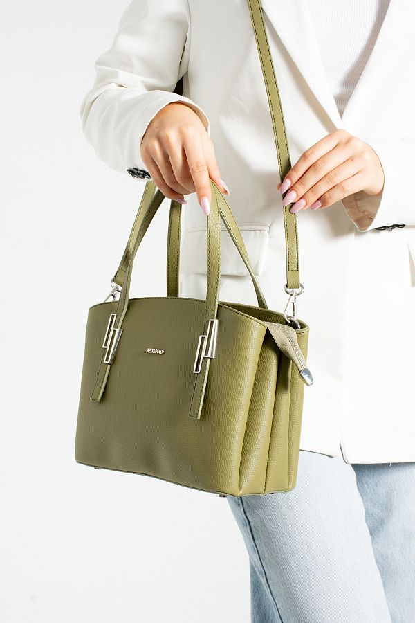 Large shoulder bag with compartments top