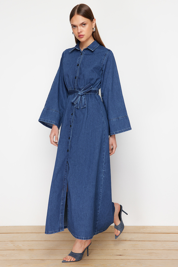 Trendyol Collection-Dunkelblaues Maxi-Modest-Jeanshemdkleid mit Gürtel TWOSS24EL00923 1