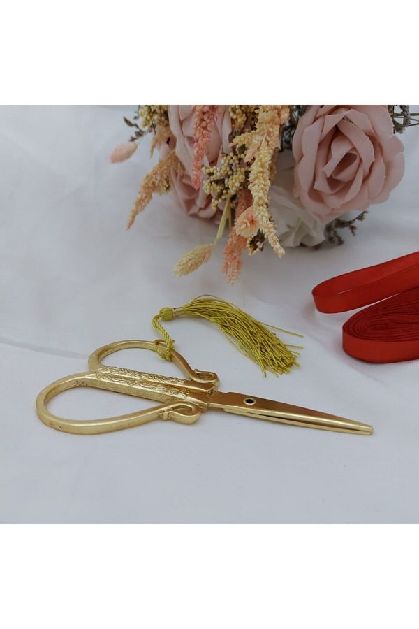 Aker Hediyelik-Yellow Scissors with Heart Motif and Stylish Design Metal Embroidered Style Scissors Model 1