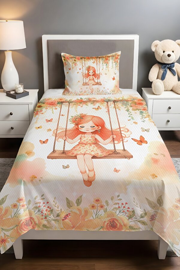 Evpanya Salıncaktaki Sevimki Kız Desenli Pike Seti (160x230cm)