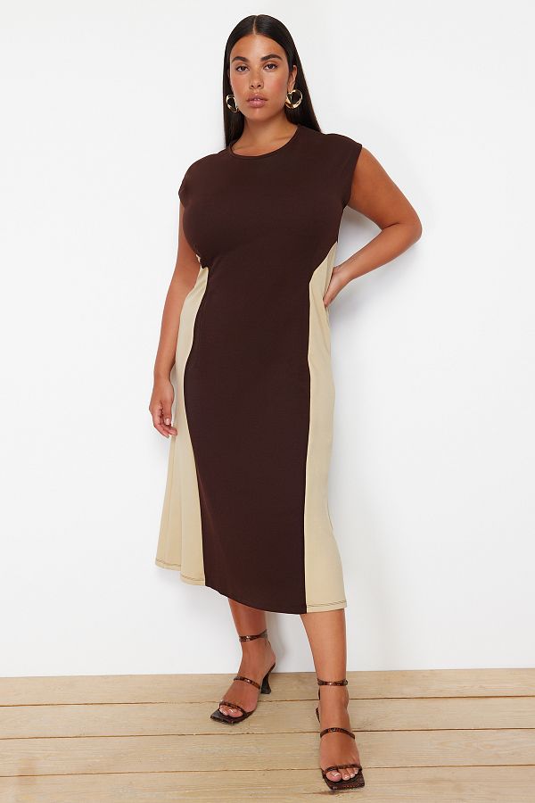 Trendyol Curve-Коричнево-бежева сукня міді в клітинку з креп-крепу Orme Plus Size TBBSS24AH00143 1