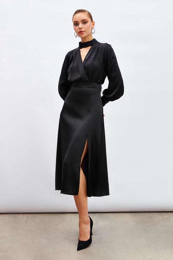 Sateen-تنورة ساتان بفتحة - أسود 1