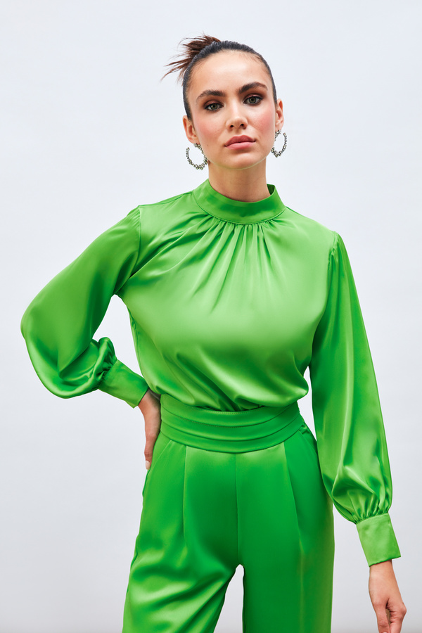 Sateen-Bluză din satin verde deschis - detaliu guler 1