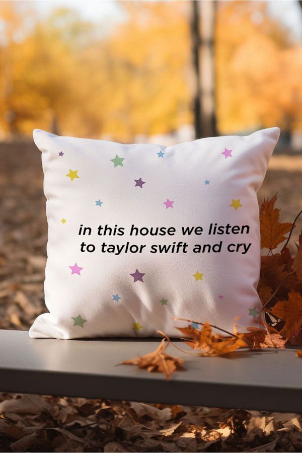 hediyesenesi-taylor swift Printed Pillow Case 1