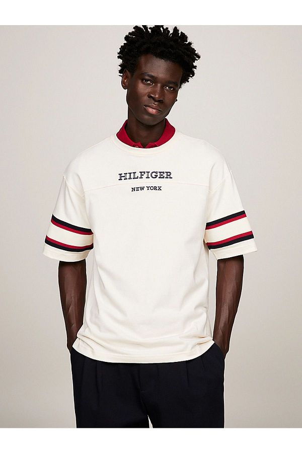 Calvin Klein Beige Men s T Shirt Brand Logo Detail Short Sleeve Round Neck MW0MW33698 AEF Trendyol