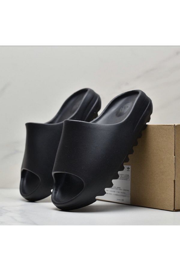 Fake yeezy slippers sale