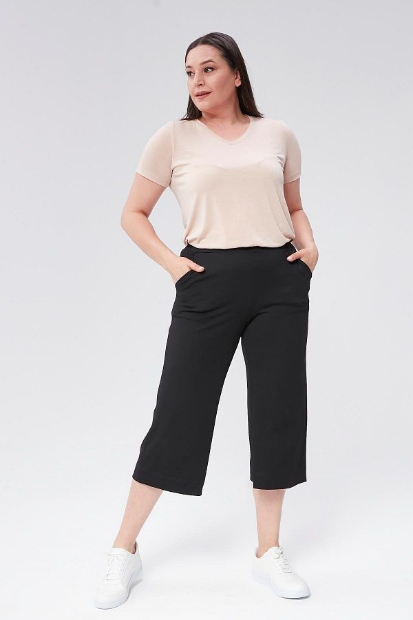 Seamoda-Large Size Black Crepe Skuba Capri Pants - Elastic Waist and Pocket 1