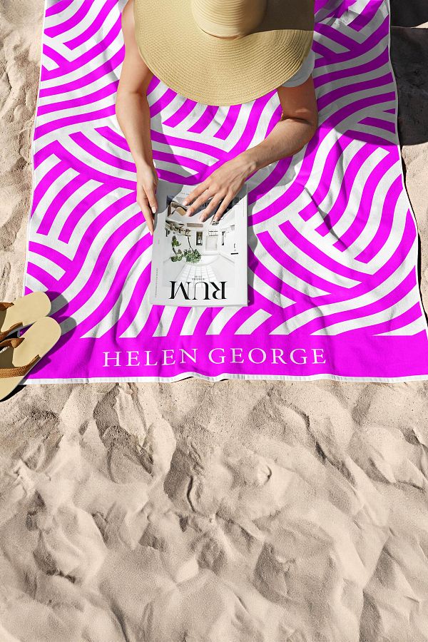 Helen George-منشفة شاطئ كبيرة الحجم منقوشة هندسية باللون الوردي والأبيض 1