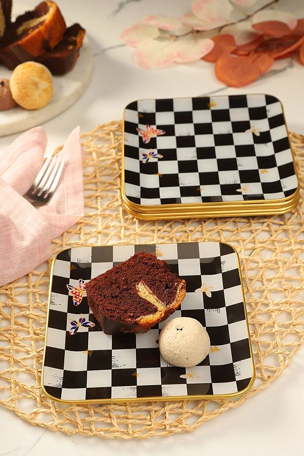 B&M-Checkered Butterfly Patterned Square Cake Plate 6 Pieces 1