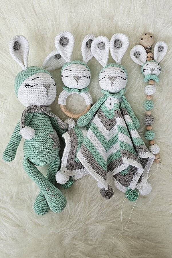 kelebeginruyasihobievi Amigurumi Yenidoğan Uykucu Tavşan, Battaniyeli Uyku Arkadaşı,Çıngırak, Emzik Zinciri 4'lü Set