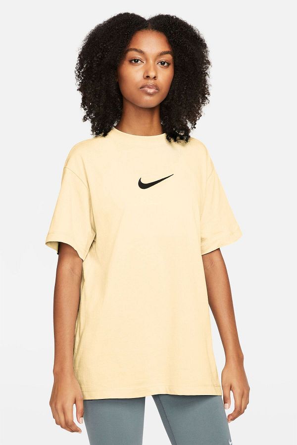 Boyfriend shirt nike shop