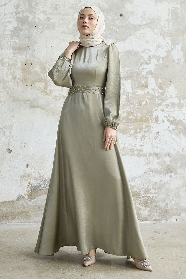 InStyle-Trblietavé saténové šaty s kamienkovým opaskom - Khaki 1