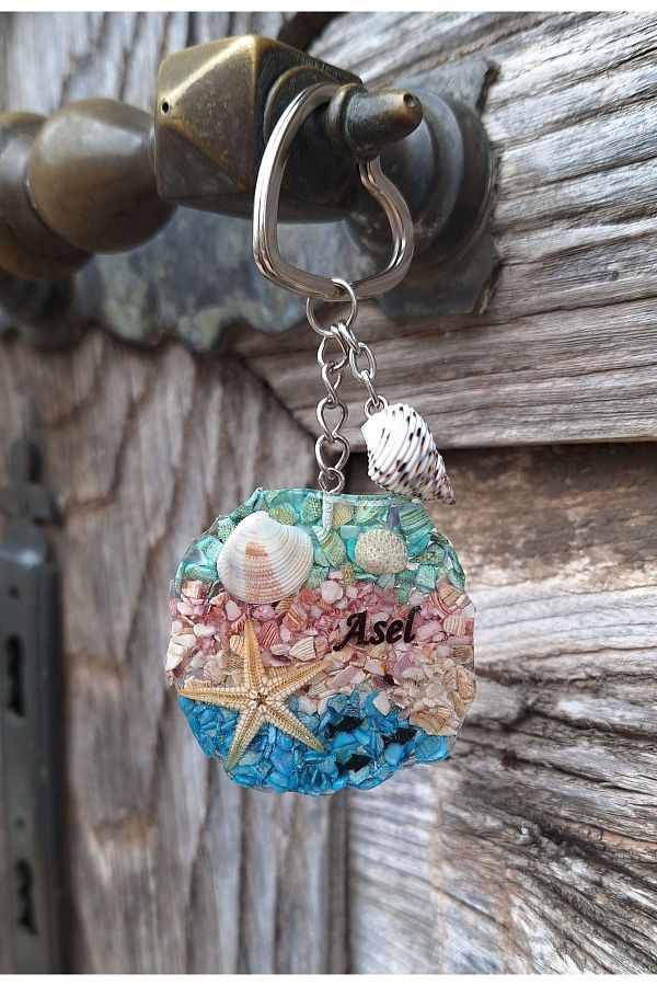 KUZEY WORKSHOP-EPOXY KEYCHAIN WITH SEA SHELL AND SEA STAR WITH NAME WRITTEN 1