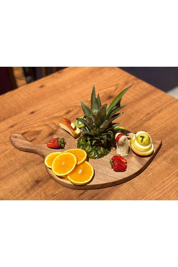 VAD-Walnut Tree C11 - Handmade and Cutting Board with Handle Presentation 1