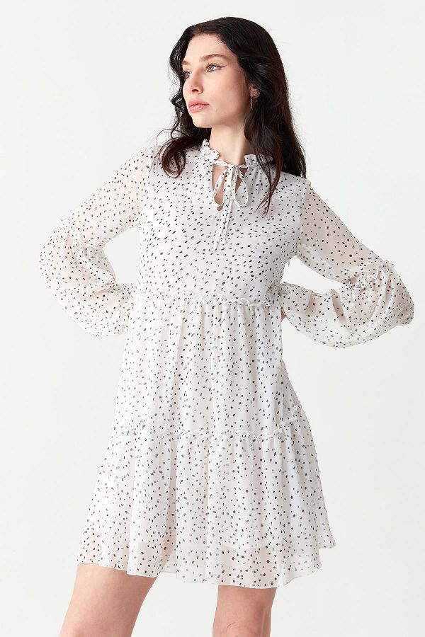 Select Moda-Rochie albă din șifon cu buline cu volane pentru femei 1