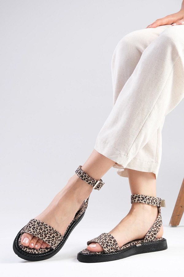Sabrina flat sandals discount