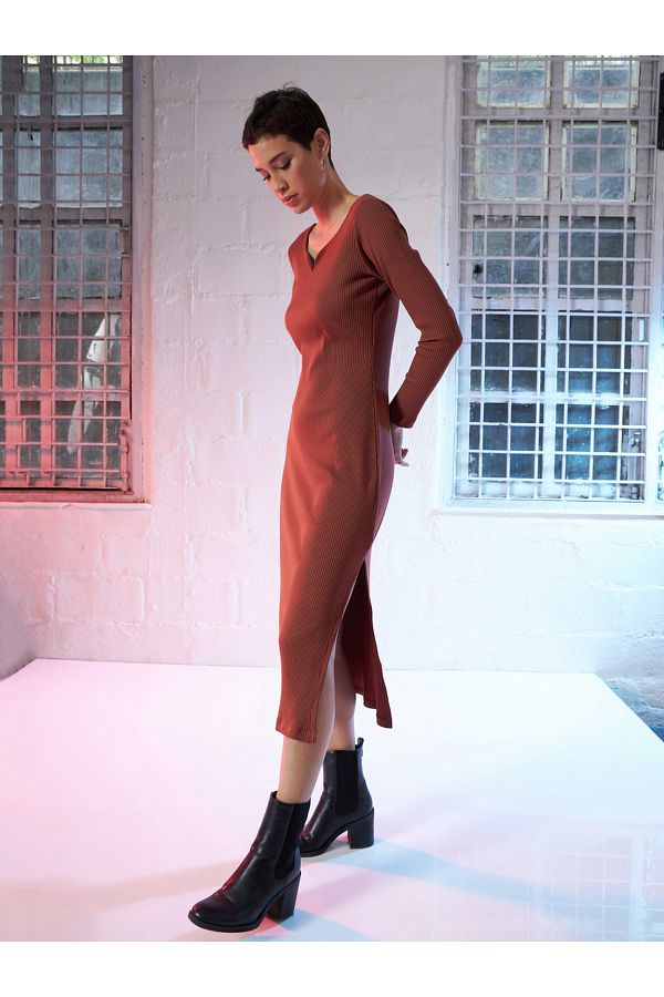 Sassafras By Styli Ribbed Sweetheart Neck Midi Dress with Side Slit Trendyol