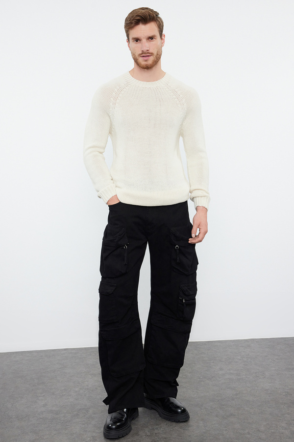 Trendyol Collection-Ecru Slim Fit Strickpullover mit Raglanärmeln und Rundhalsausschnitt – TMNAW25KZ00000 1