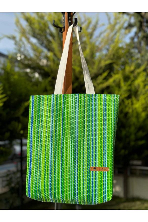 Medium beach bag top