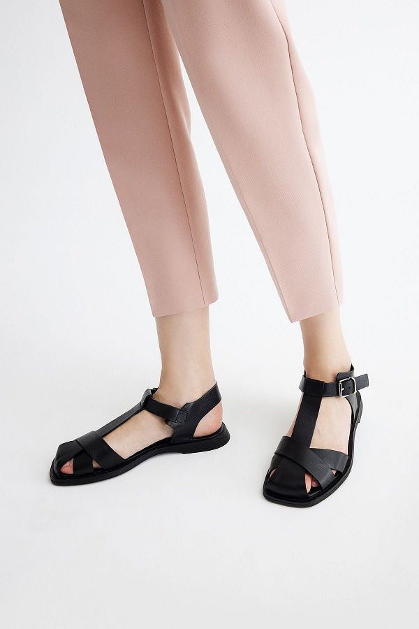 Stylish black sandals outlet