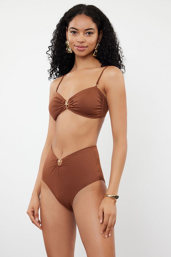 Trendyol Collection-Braune Hipster-Bikinihose mit hoher Taille – mit Premium-Accessoires TBESS24BA00127 1
