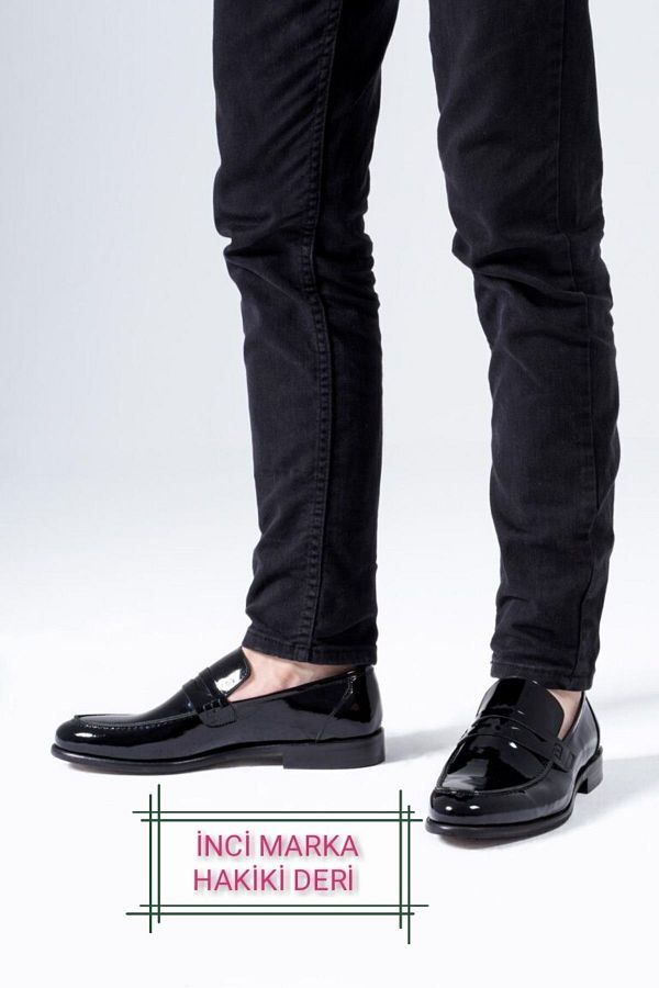 College shoes brand 2025