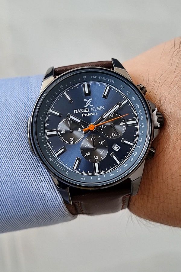 Daniel Klein-Exclusive Men's Black Wristwatch - All Functions Active, with Calendar and Strap 1