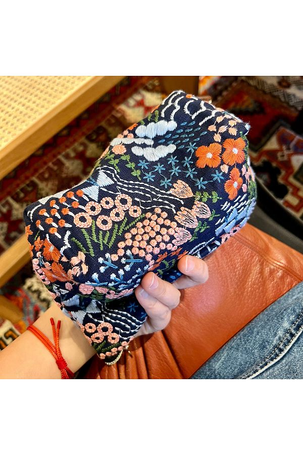 Embroidered travel bags 2025