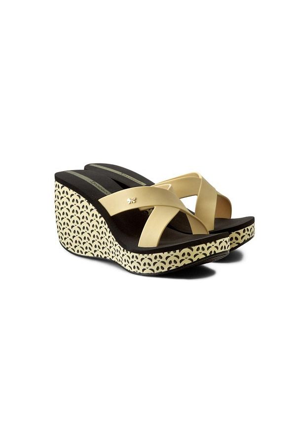 Ipanema lipstick wedge top