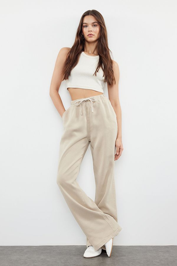 Trendyol Collection-Beigefarbene elastische Jeans mit hoher Taille – 100 % Tencel ™ , Nachhaltiges TWOSS24JE00203 1