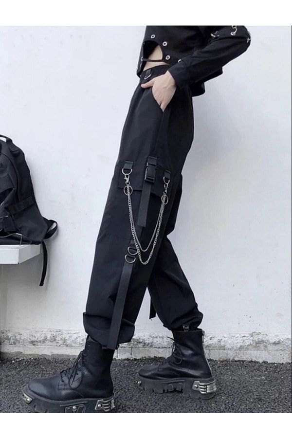 Cargo pants with chain store