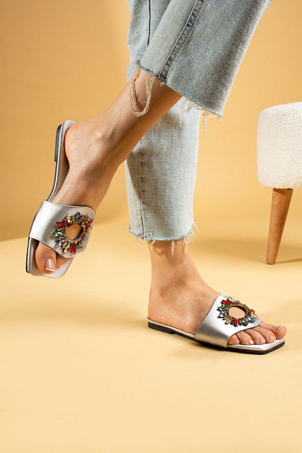 Small size slippers top