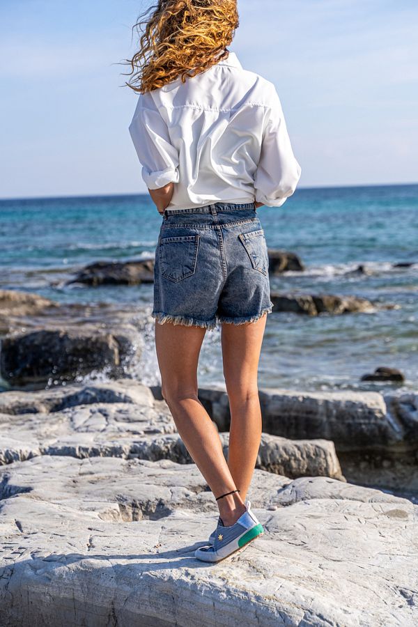 Gune k z Women s Blue Washed Vintage Detailed Ripped Loose Denim Shorts Ger6 Trendyol
