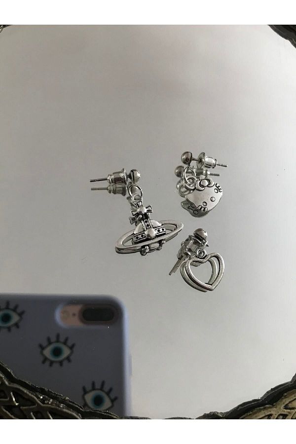 bohemian takı tasarim-Minimal Anime Nana And Hello Kitty Earring Set 1