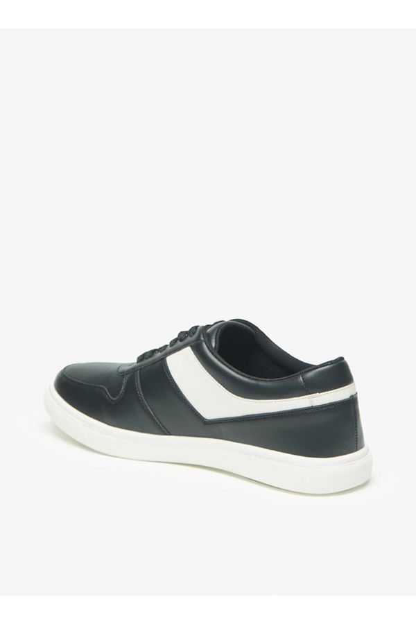 Lee Cooper Men s Solid Lace Up Sneakers Trendyol