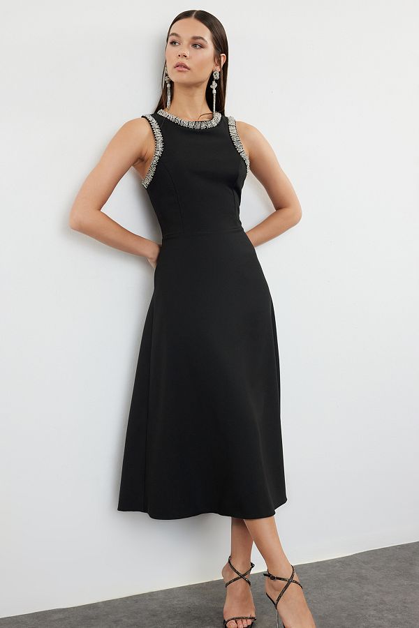 Trendyol Collection-Schwarzes A-Cut-Kleid mit Stein-Accessoires - TPRSS24EL00178 1