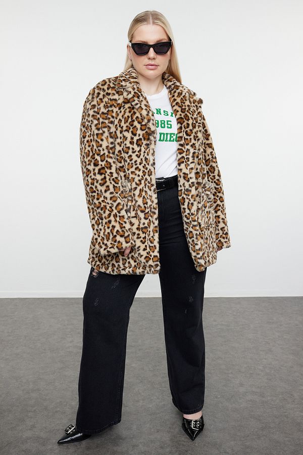 Trendyol Curve-Leopard Patterned Soft Buttoned Fur Coat - Brown, Regular Fit TBBAW25DD00003 1