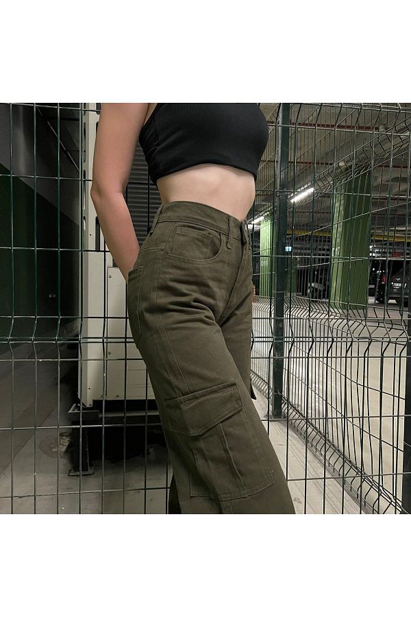 Touz Moda-Pantaloni cargo de culoare kaki - Detaliați cu buzunare 1