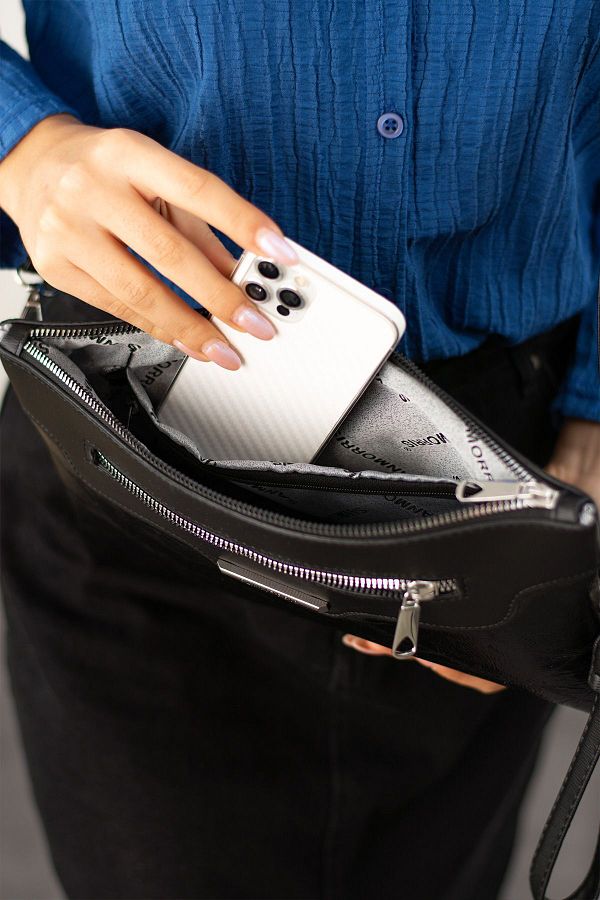 Clutch with hand strap top