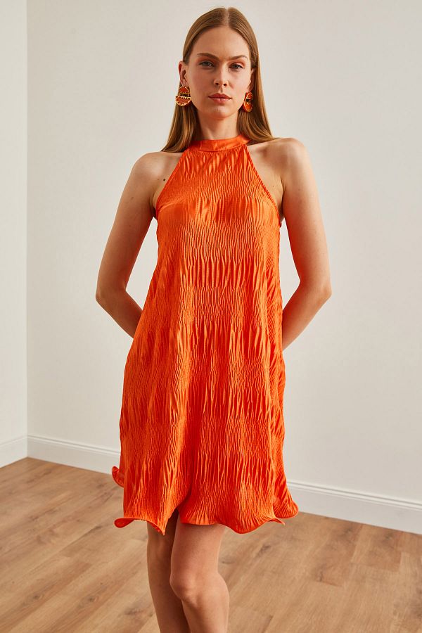 Olalook Oranges Neckholder-Plissee-Kleid für Damen - ELB-19002220 - Trendyol