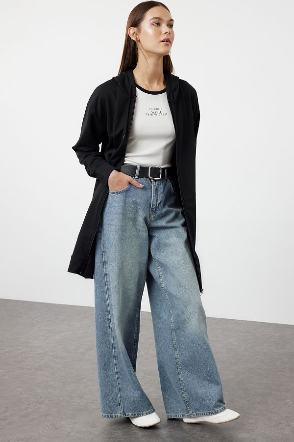 Trendyol Modest-Schwarzer Basic-Sweatshirt-Cardigan mit Kapuze und Reißverschluss, weiter Passform, Oversize-Sweatshirt TCTAW22TW0137 1