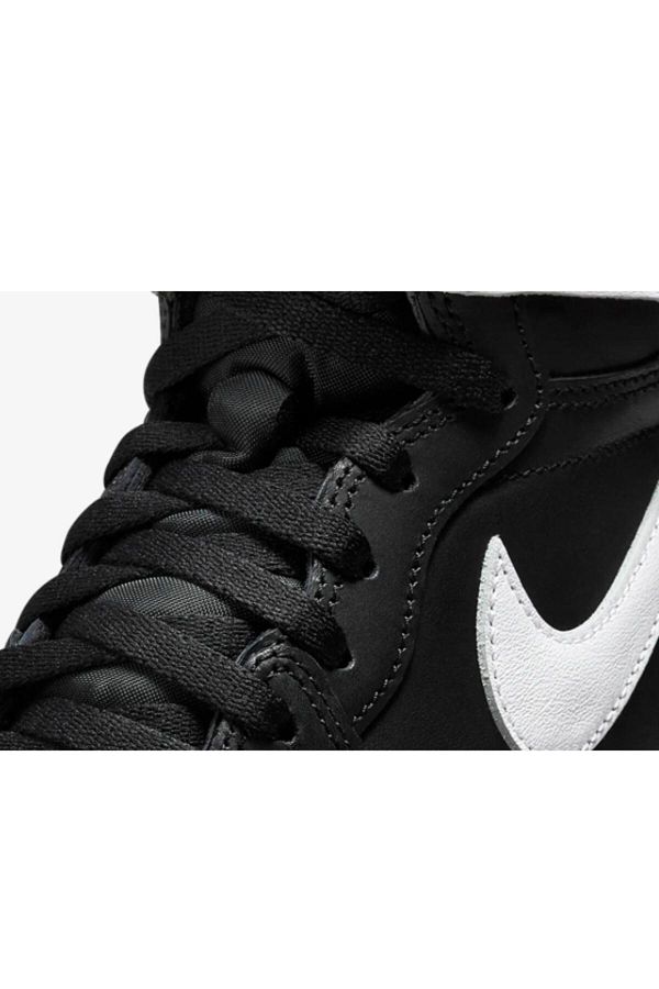 Nike flat sole hotsell