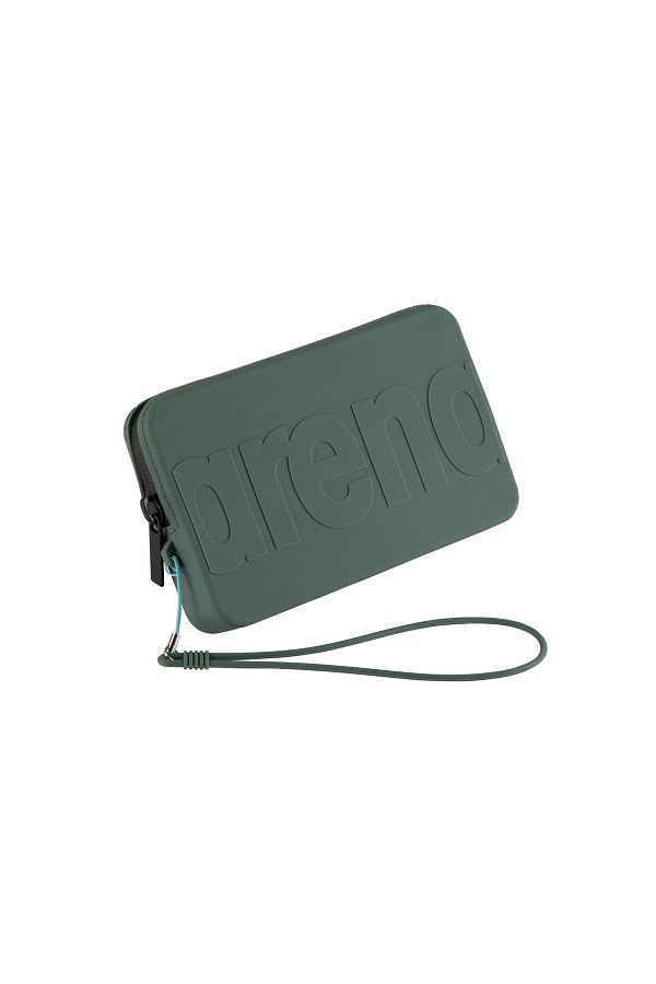 Waterproof clutch outlet